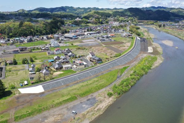 久慈川山方築堤護岸